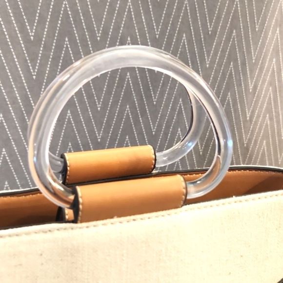 𝅺NWOT Womens Cognac & Cream convertible crossbody/handbag with  lucite handles - Picture 7 of 14